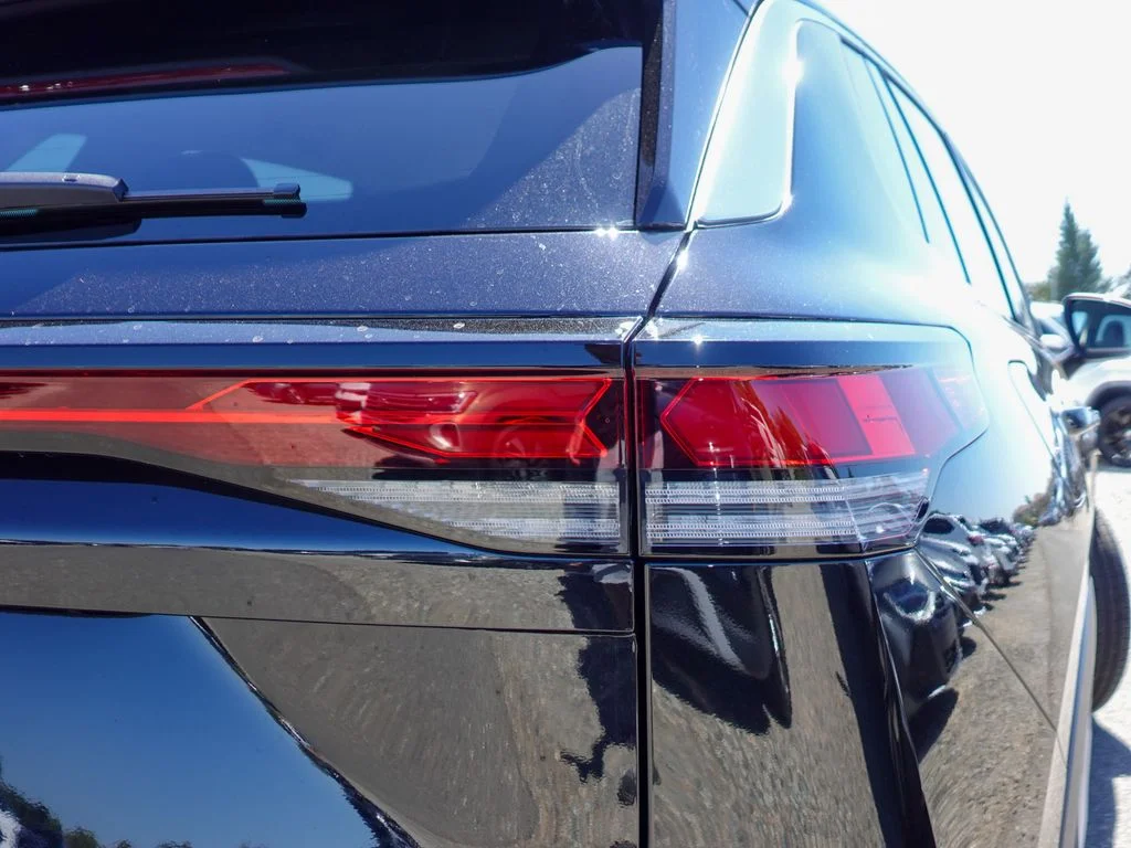 New 2026 Deep Black Pearl Volkswagen 2.0T SE image 6