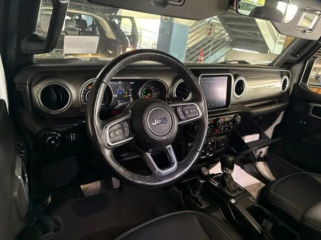 Used 2022 White Jeep Unlimited Sahara image 6
