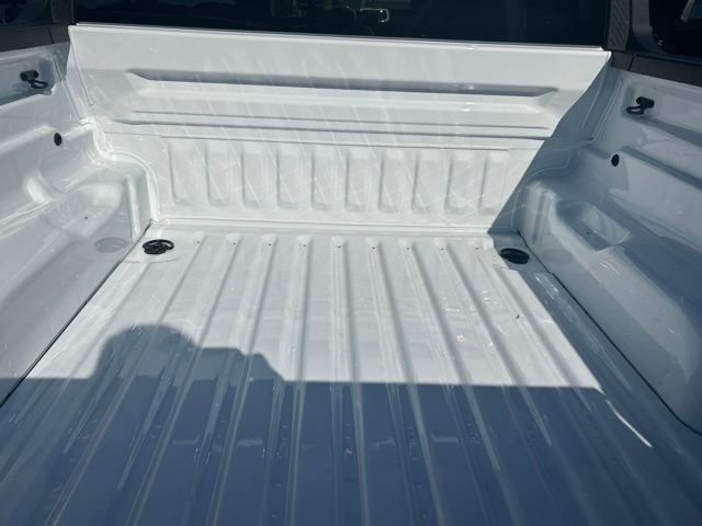 New 2026 Oxford White Ford XLT image 7