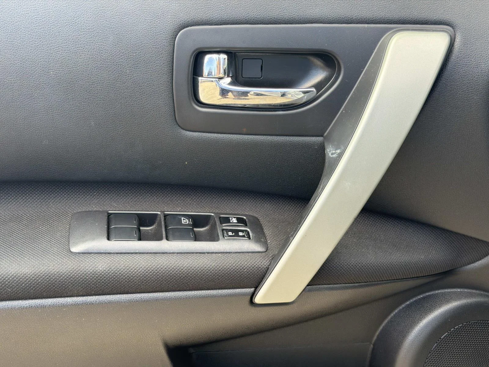 Used 2013 Blue Nissan FWD 4dr S image 19