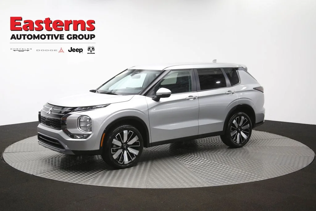 Used 2025 Silver Mitsubishi SE image 57
