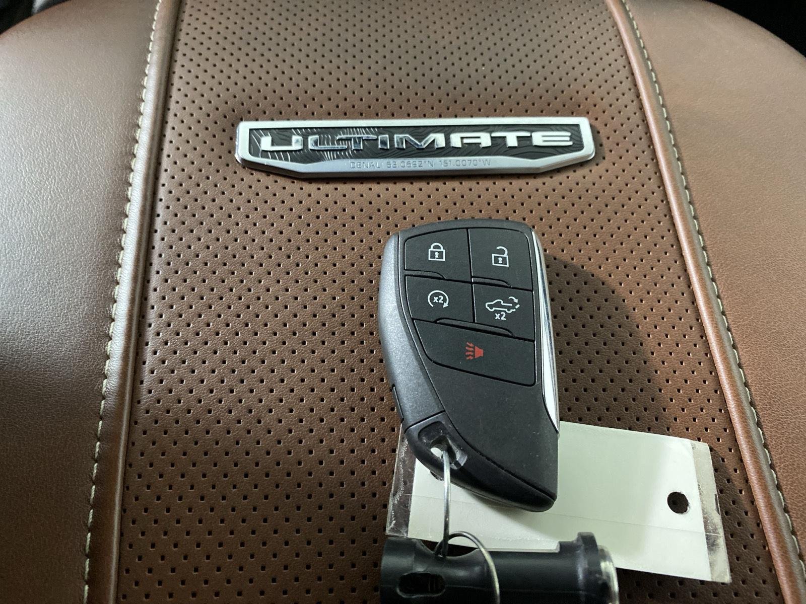 Used 2025 Onyx Black GMC Denali Ultimate image 7