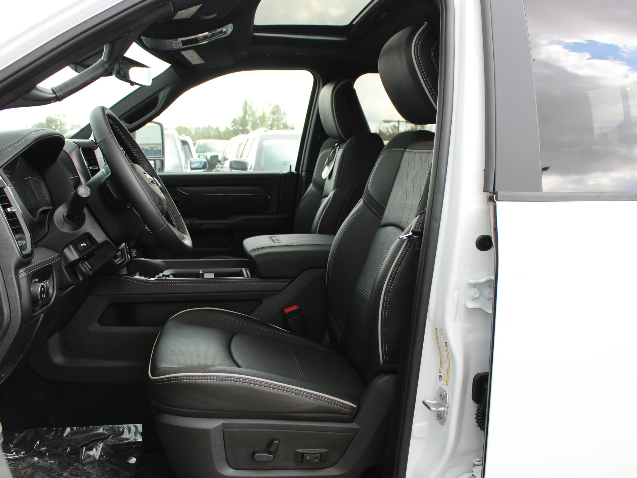 Used 2025 White RAM Limited 4x4, Max Tow image 10