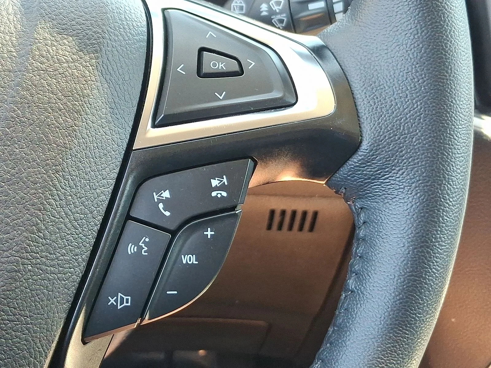 Used 2023 White Ford SEL image 21