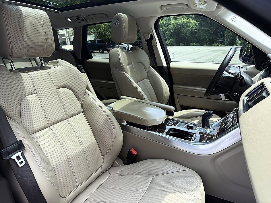 Used 2014 Fuji White Land Rover HSE image 21