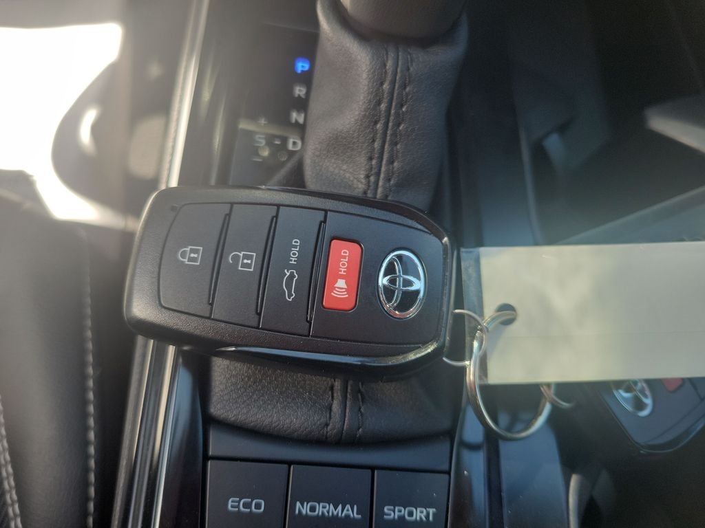 2025 Toyota Camry SE - Photo 37