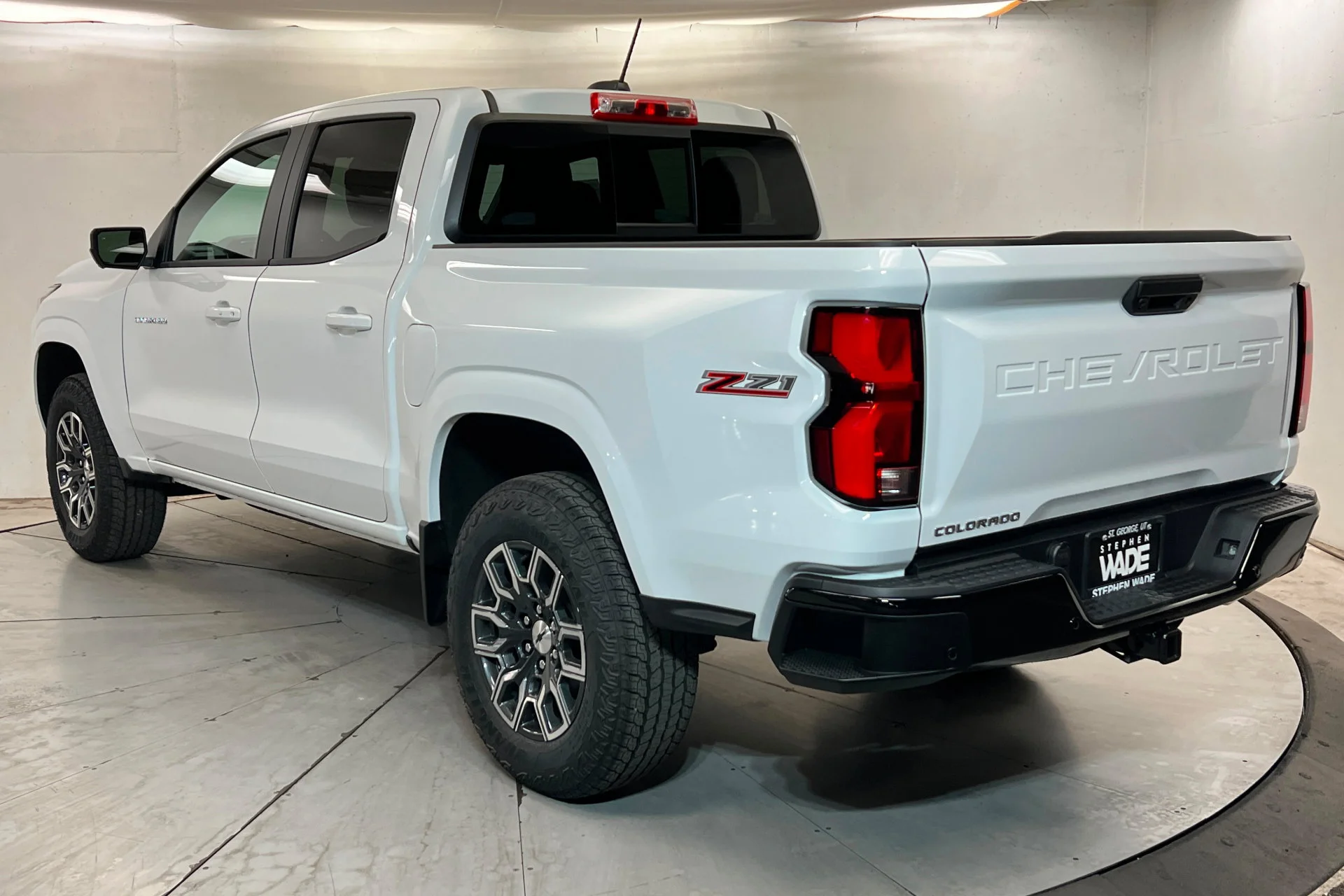 New 2026 Summit White Chevrolet Z71 image 3
