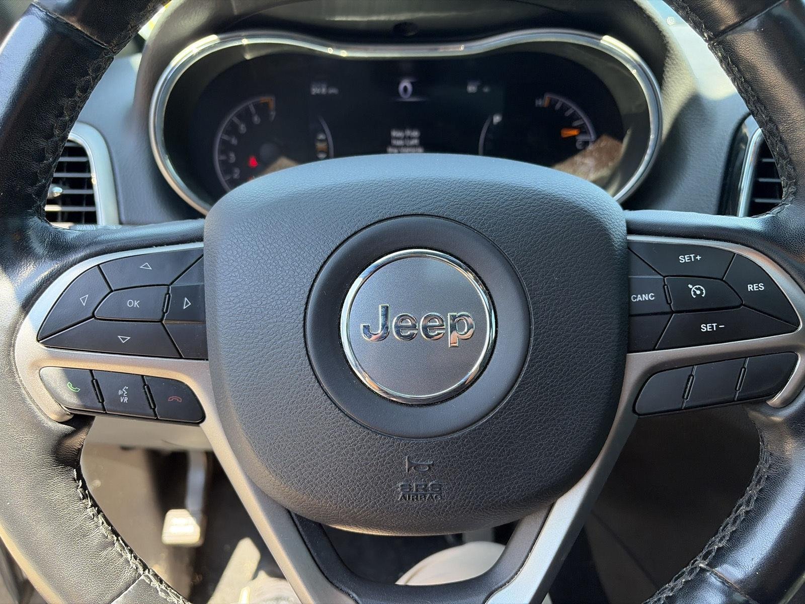 Used 2020 Diamond Black Crystal Pearlcoat Jeep Altitude image 17