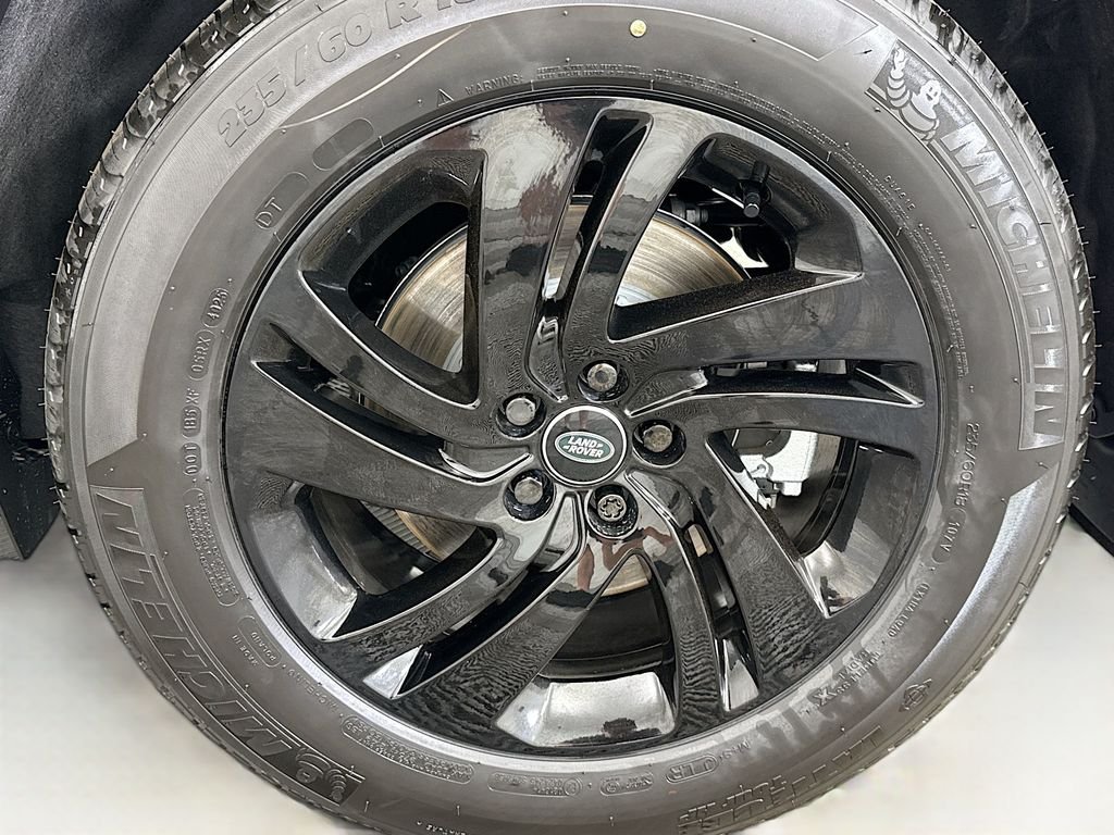 Used 2026 Santorini Black Metallic Land Rover S image 30