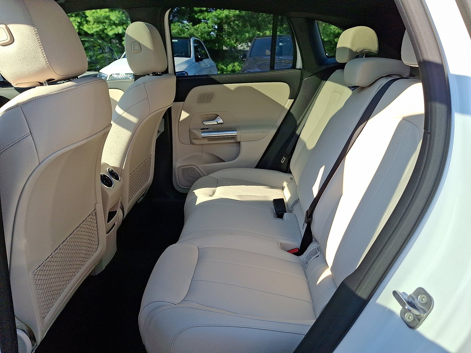 New 2026 Polar White Mercedes-Benz GLA 250 image 6