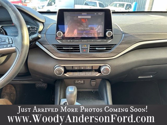 Used 2025 White Nissan 2.5 SV image 12