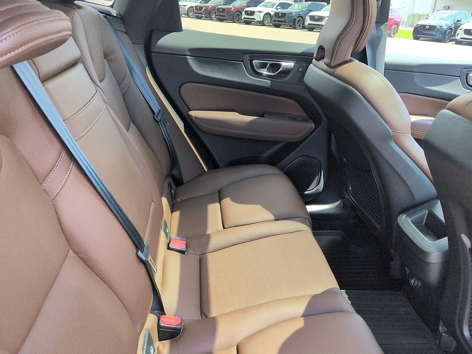 Used 2020 Bright Silver Metallic Volvo Momentum image 8