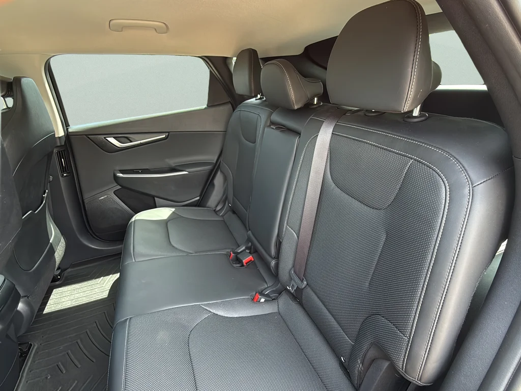 Used 2023 Gravity Blue Kia Wind image 26