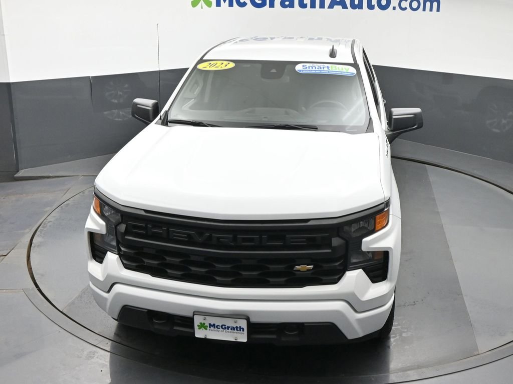 Used 2023 White Chevrolet Custom image 27