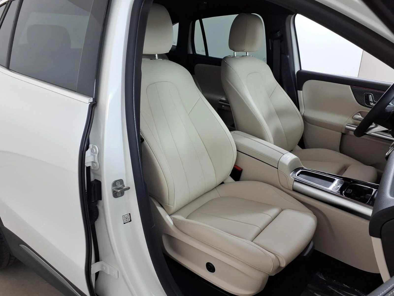 Used 2025 Polar White Mercedes-Benz GLA 250 image 25