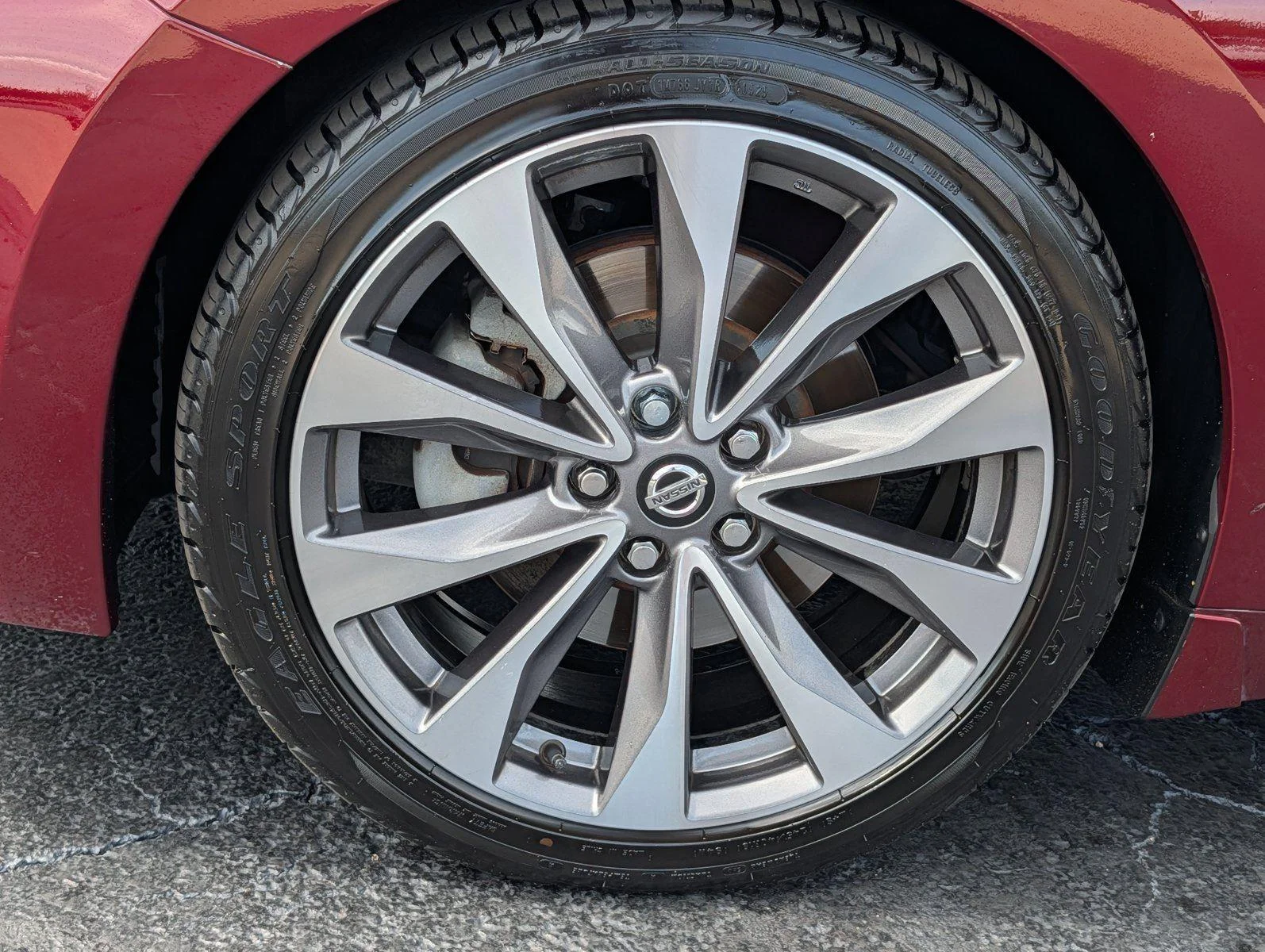 Used 2019 Super Black Nissan Platinum image 9