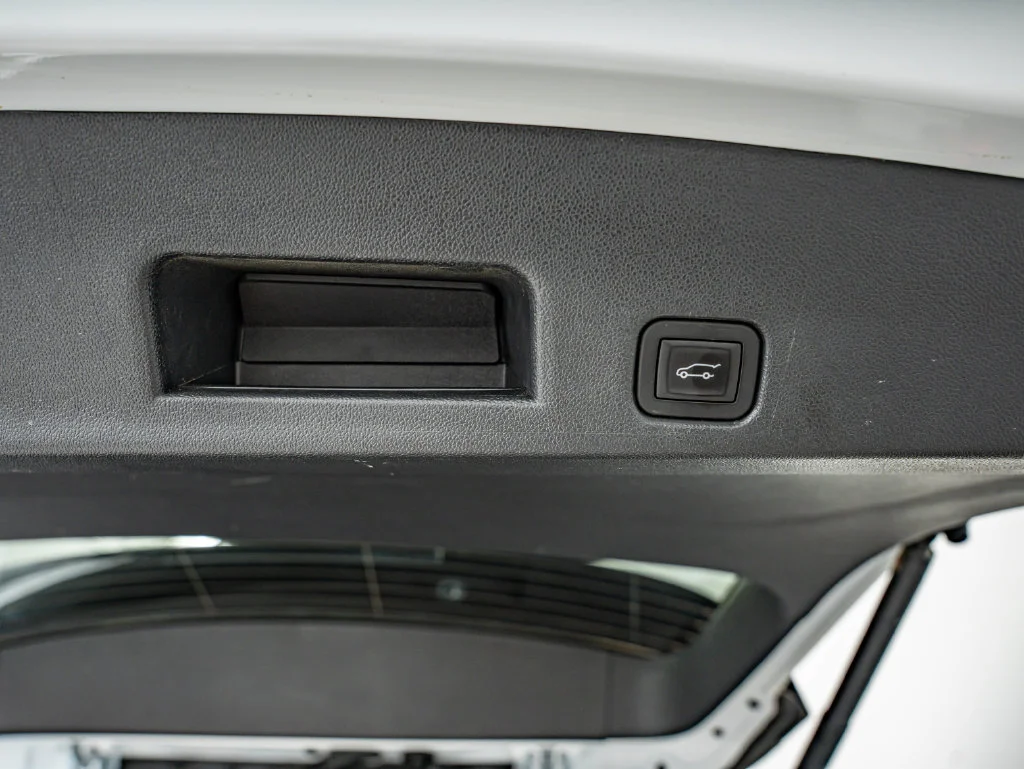 Used 2024 Summit White Chevrolet LS image 39