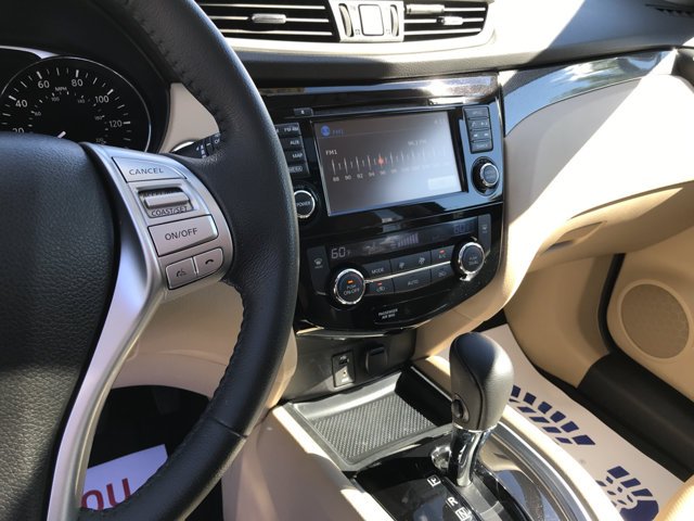 Used 2016 Midnight Jade Nissan SL image 16