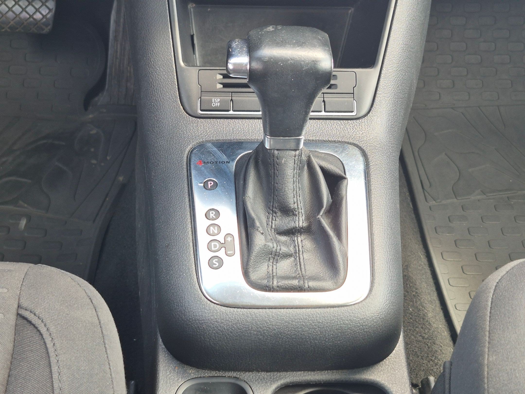 Used 2009 Black Volkswagen SE image 23