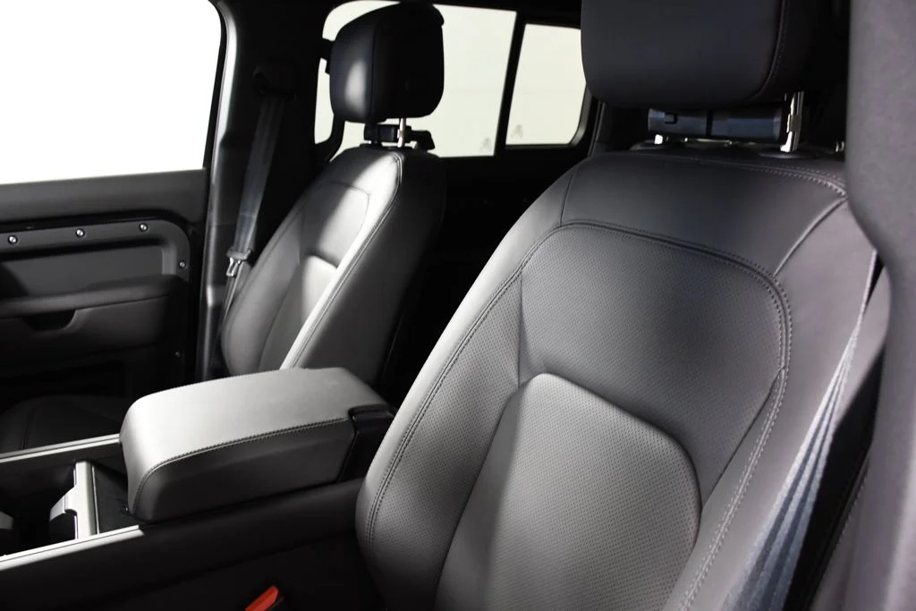 New 2026 Santorini Blk Land Rover S image 17