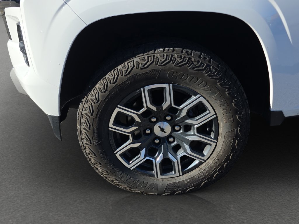 Used 2024 Summit White Chevrolet Z71 image 4