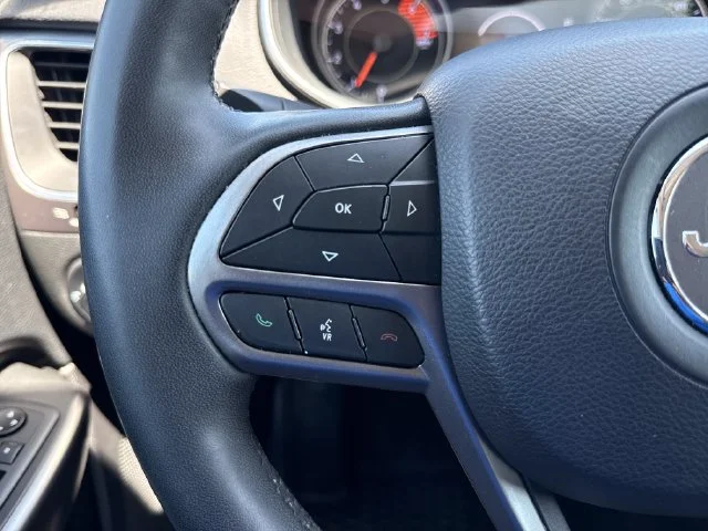 Used 2022 White Jeep Latitude Lux image 29