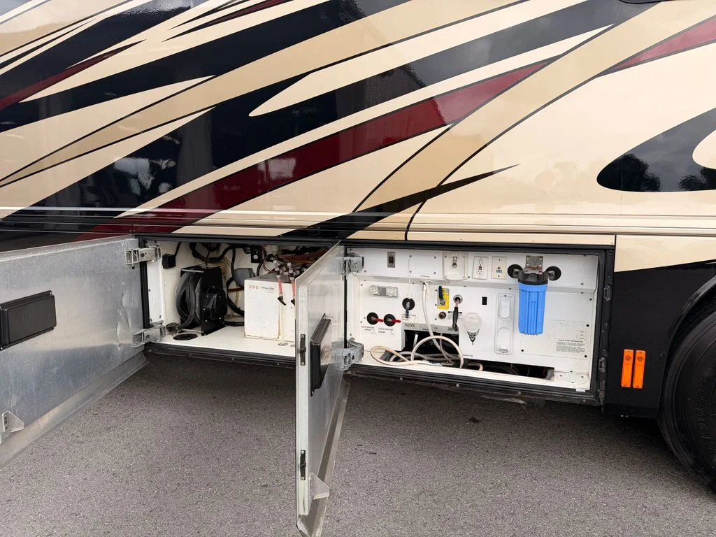 Used 2010 Black Fleetwood 42T image 35