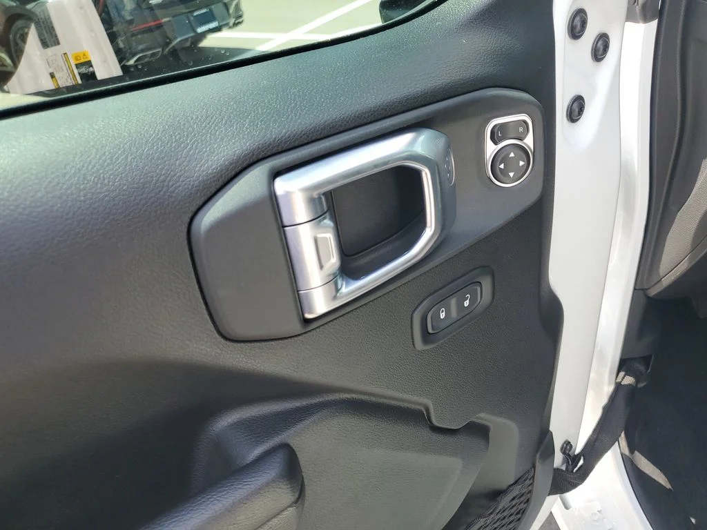 Used 2023 White Jeep Sport S image 9