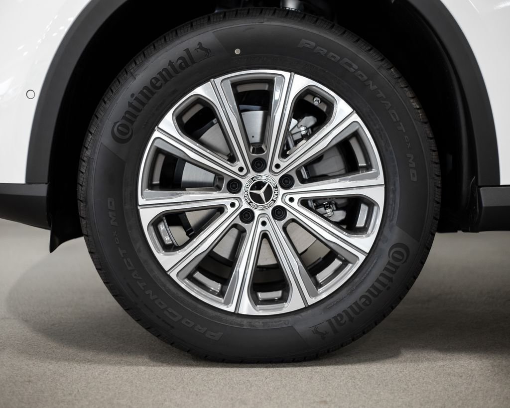 New 2026 Polar White Mercedes-Benz GLC 300 image 4