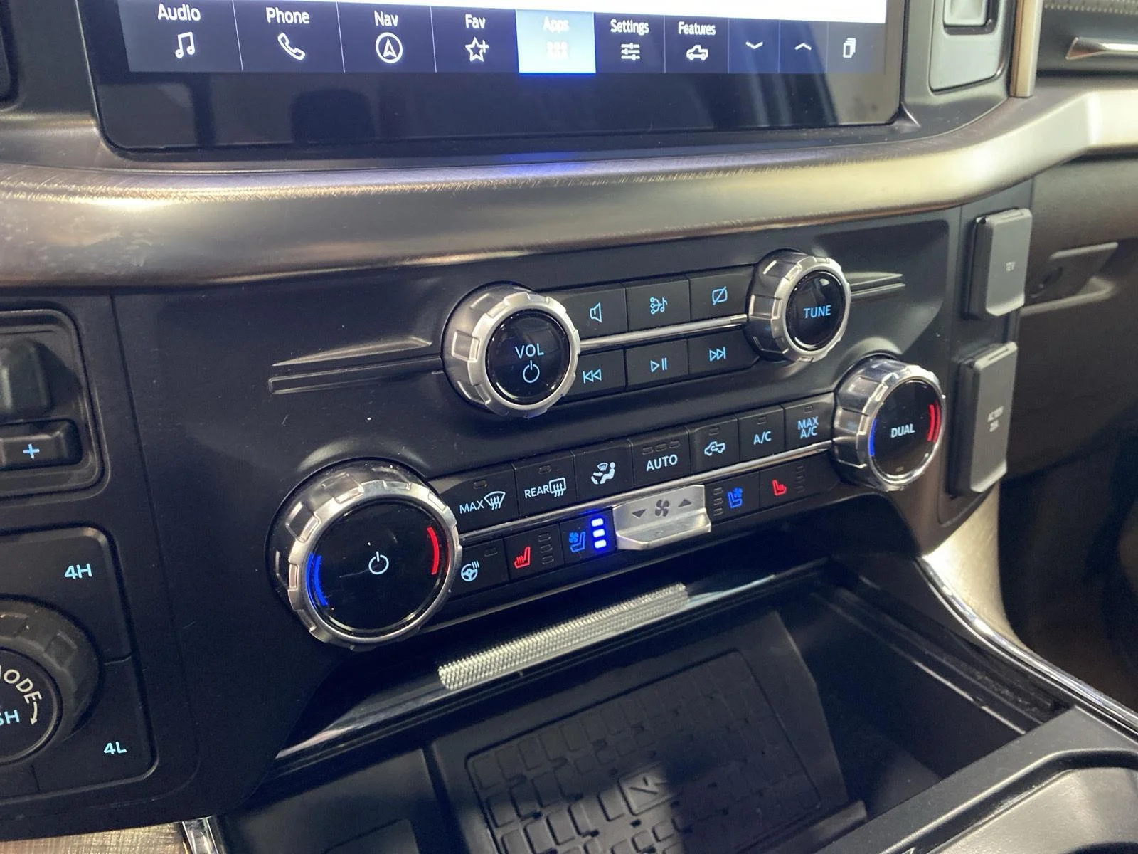 Used 2024 Black Metallic Ford King Ranch image 13