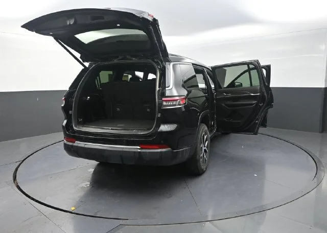 Used 2025 Black Jeep Limited image 35