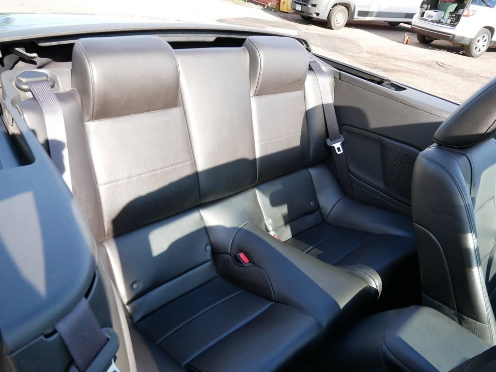 Used 2006  Ford V6 Premium image 10