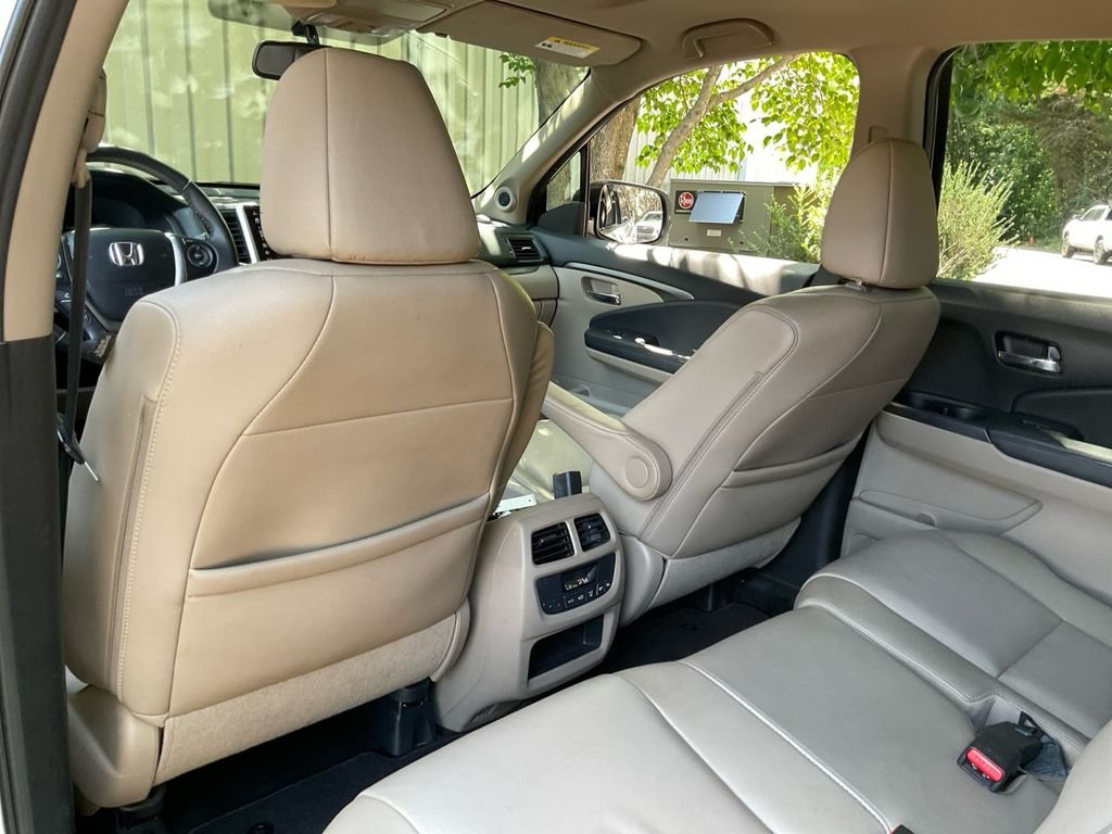 Used 2017 White Honda EX-L image 33