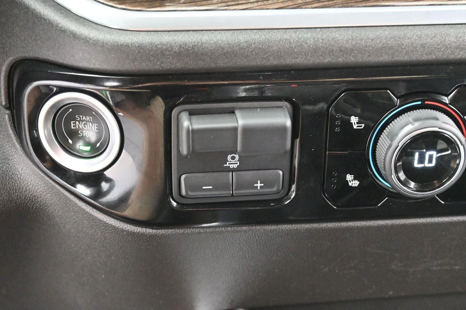 Used 2025 Summit White Chevrolet LT image 25
