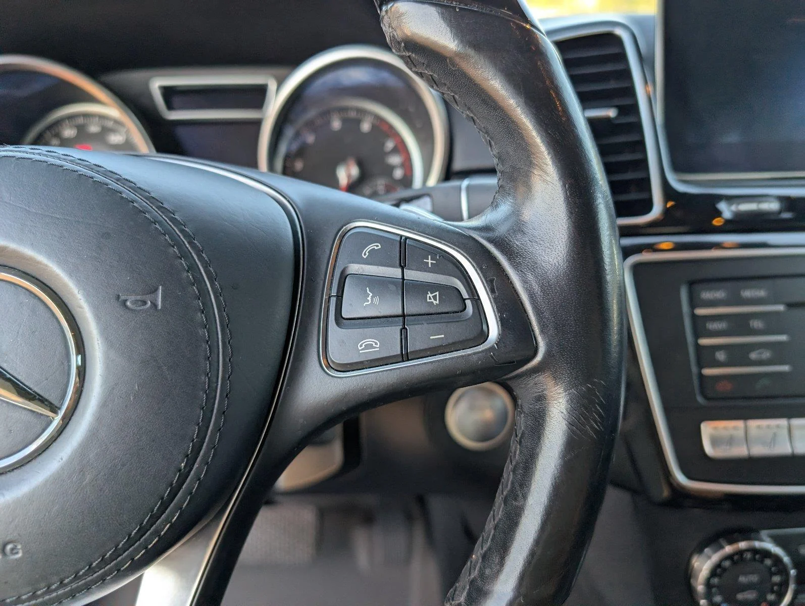 Used 2017 Lunar Blue Metallic Mercedes-Benz GLS 550 image 29
