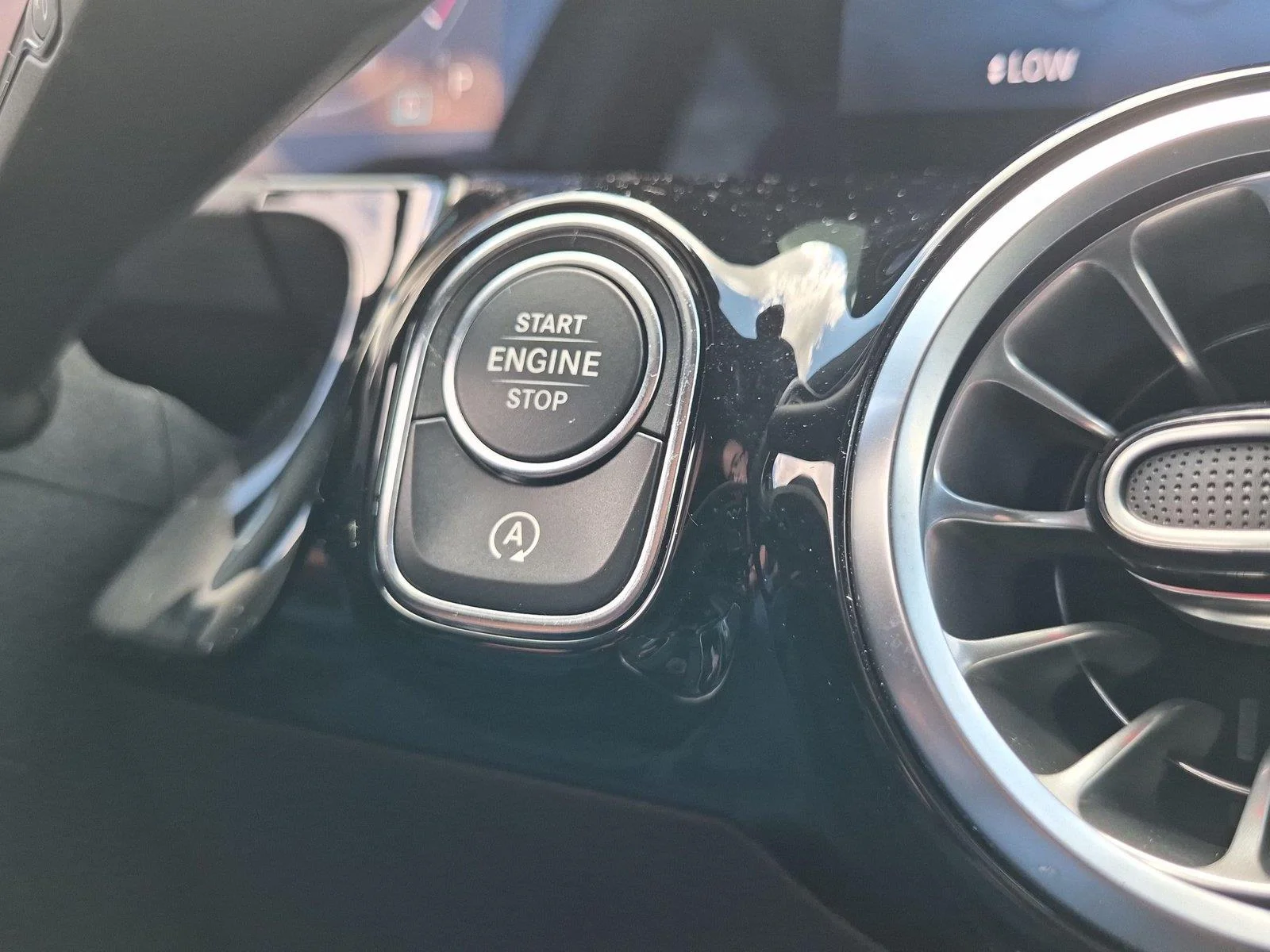 Used 2025 Mountain Grey Metallic Mercedes-Benz GLA 250 image 29