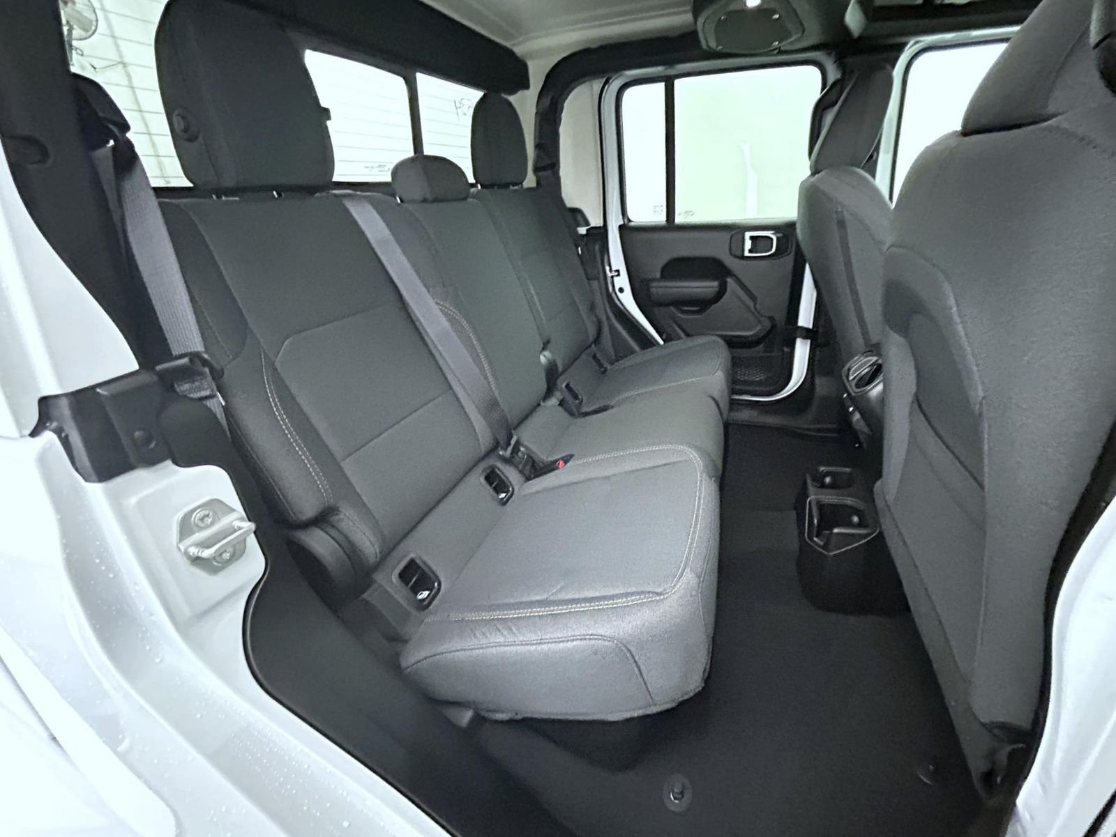 New 2026 Bright White Clear-Coat Exterior Paint Jeep Sport S image 18