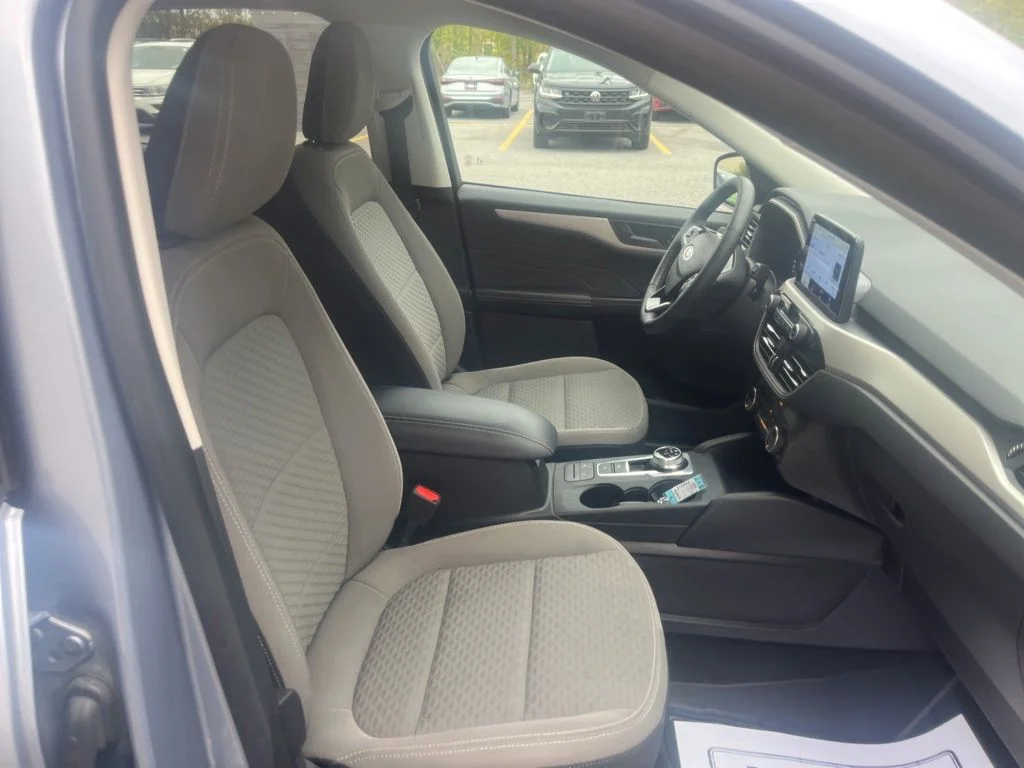 Used 2022 Blue Ford SE image 11