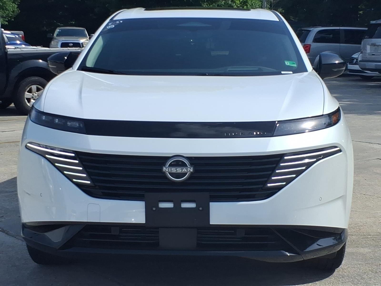 Used 2025 Everest White Pearl Tricoat Nissan Platinum image 2