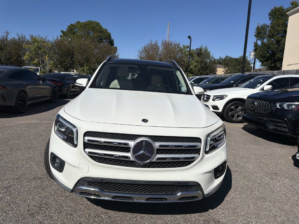 Used 2023  Mercedes-Benz GLB 250 image 2