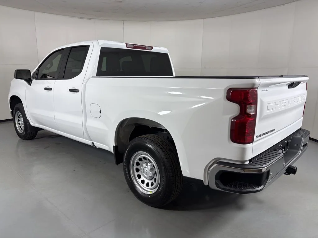 New 2026 Summit White Chevrolet WT image 7