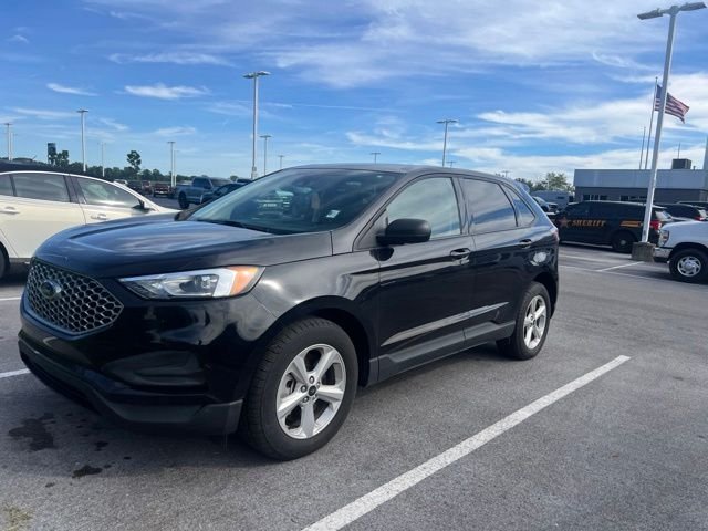 Used 2024 Black Metallic Ford SE image 2
