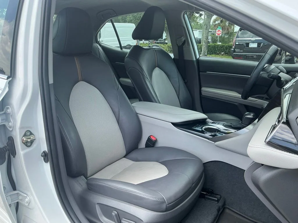 Used 2020 Beige Toyota XLE image 21