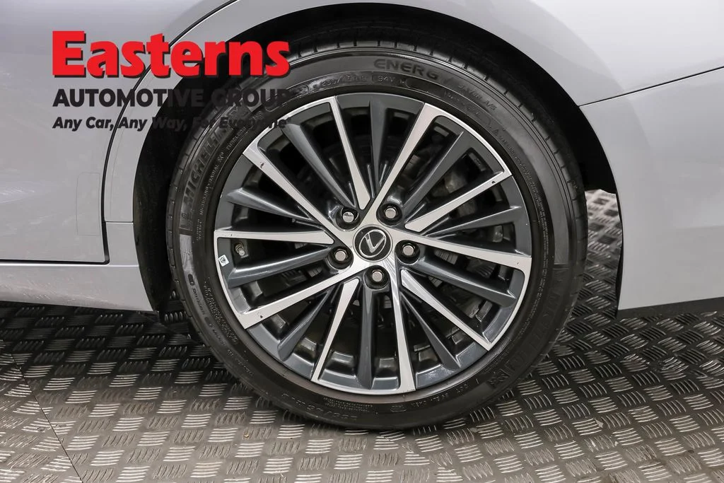 Used 2022 Silver Lexus 350 image 29