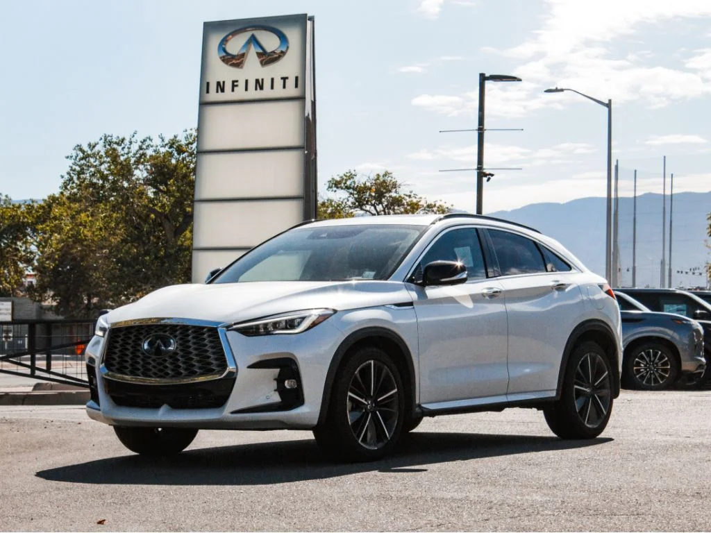 Used 2025 Radiant White INFINITI SENSORY image 1