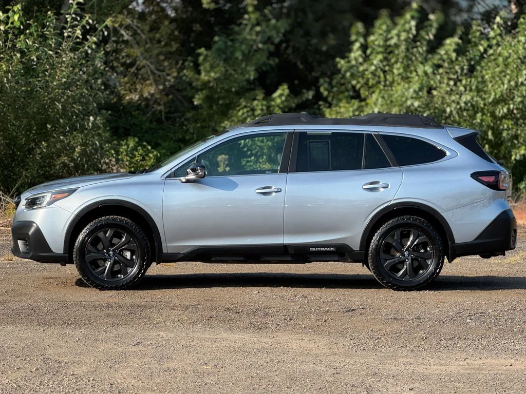 Used 2020 Ice Silver Metallic Subaru Onyx Edition XT image 4