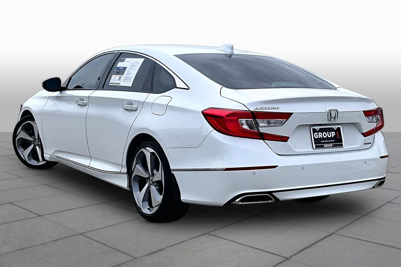 Used 2018 Platinum White Pearl Honda Touring 1.5T image 11