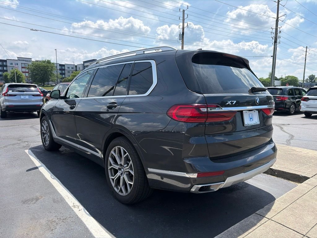 Used 2022 Dark Graphite BMW xDrive40i image 2
