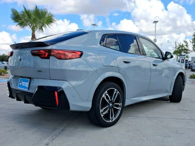Used 2024 Gray BMW xDrive28i image 7
