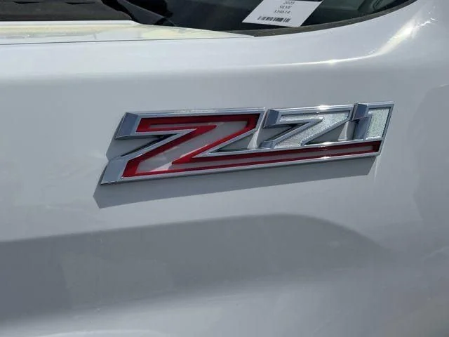Used 2025 Summit White Chevrolet LT image 13